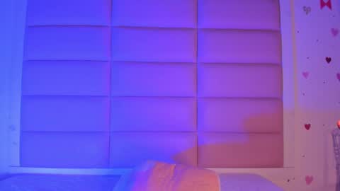 Snapshot of littlee_emma_ chatting on October 20, 2025, 12:22 am littlee_emma_ online show from October 20, 2025, 12:22 am