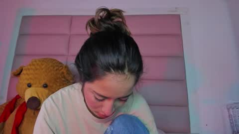 littlee_emma_ online show from December 23, 2025, 5:49 am