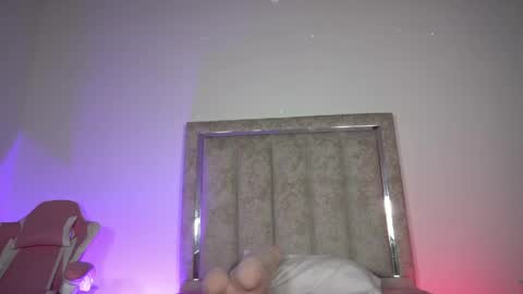 littlee_emma_ online show from April 30, 2026, 11:20 pm