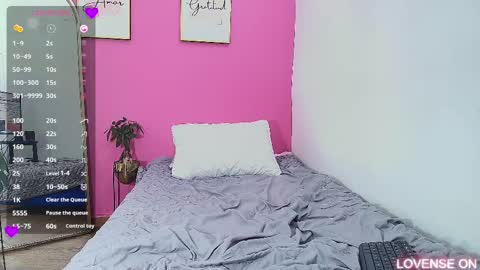 Tania  online show from March 12, 2025, 8:20 pm