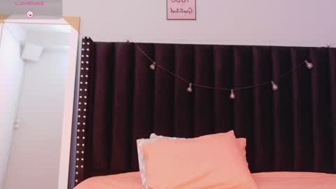 Tania  online show from September 24, 2025, 8:45 pm