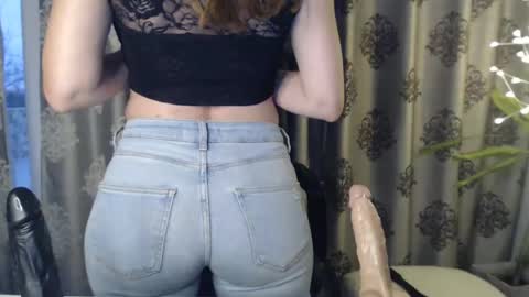 Snapshot of littleflowers chatting on December 21, 2024, 2:15 pm Your little flower online show from December 21, 2024, 2:15 pm