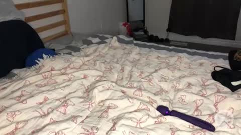 Snapshot of littlegirlysis chatting on December 14, 2025, 8:13 pm littlesissygirl online show from December 14, 2025, 8:13 pm