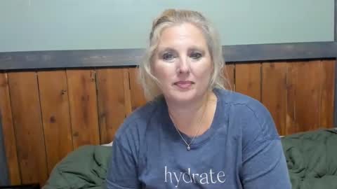 lisanixs online show from September 21, 2025, 2:46 am