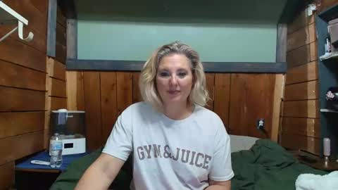 lisanixs online show from February 4, 2026, 5:08 pm