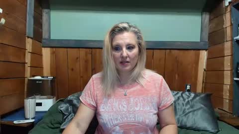 lisanixs online show from April 25, 2026, 4:15 pm