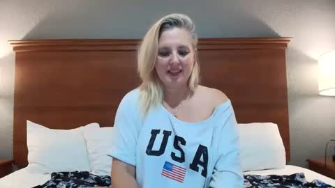 lisanixs online show from April 28, 2026, 2:27 am