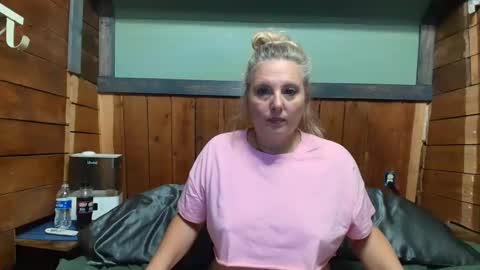 Snapshot of littlelisa1 chatting on May 4, 2026, 3:52 pm lisanixs online show from May 4, 2026, 3:52 pm