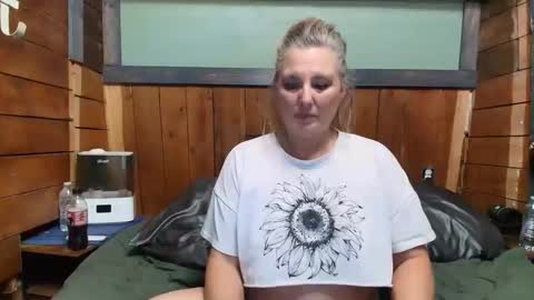 Snapshot of littlelisa1 chatting on May 16, 2026, 2:30 am lisanixs online show from May 16, 2026, 2:30 am