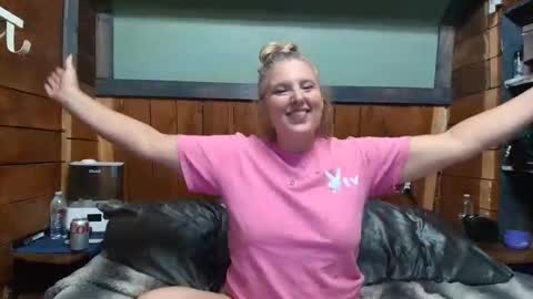Snapshot of littlelisa1 chatting on May 17, 2026, 2:42 am lisanixs online show from May 17, 2026, 2:42 am