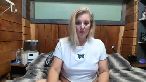 Snapshot of littlelisa1 chatting on May 19, 2026, 2:07 am lisanixs online show from May 19, 2026, 2:07 am