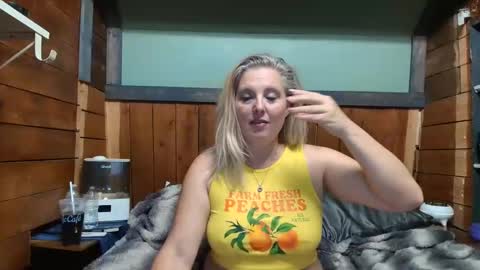 Snapshot of littlelisa1 chatting on May 26, 2026, 6:04 pm lisanixs online show from May 26, 2026, 6:04 pm