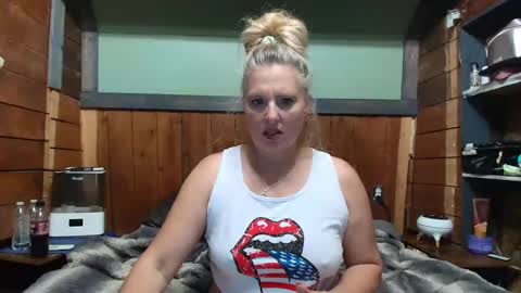 Snapshot of littlelisa1 chatting on June 4, 2026, 6:58 pm lisanixs online show from June 4, 2026, 6:58 pm