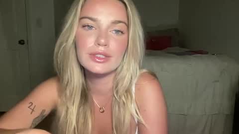 Snapshot of littlemaryjane19 chatting on September 8, 2025, 4:06 pm Marciabrady online show from September 8, 2025, 4:06 pm