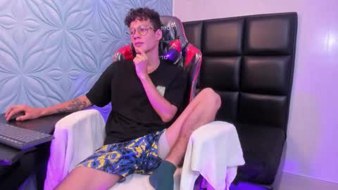 Snapshot of littlemax23 chatting on November 23, 2025, 12:49 pm MAX online show from November 23, 2025, 12:49 pm