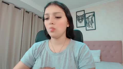 Snapshot of littlemolly_pregnant chatting on May 6, 2026, 1:14 am Sarahs Room online show from May 6, 2026, 1:14 am