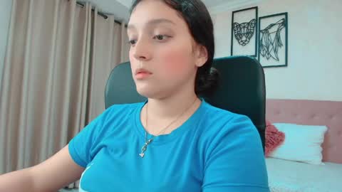 Snapshot of littlemolly_pregnant chatting on May 27, 2026, 12:40 am Sarahs Room online show from May 27, 2026, 12:40 am
