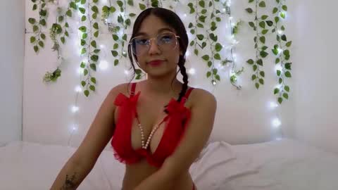 Snapshot of littlemoonx chatting on March 26, 2026, 2:17 am Moon online show from March 26, 2026, 2:17 am