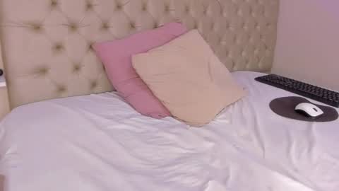 Snapshot of littleoliviia_ chatting on February 8, 2025, 7:59 pm im olivia IG littleolivia01 online show from February 8, 2025, 7:59 pm