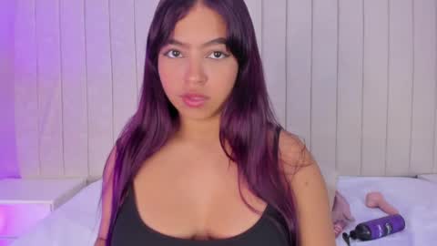 Snapshot of littleoliviia_ chatting on February 11, 2025, 7:05 pm im olivia IG littleolivia01 online show from February 11, 2025, 7:05 pm