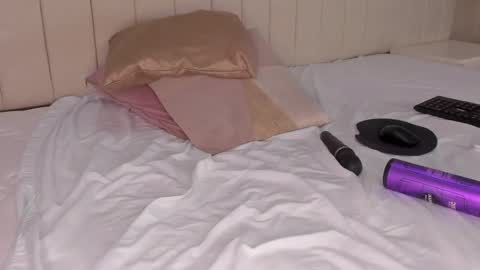 Snapshot of littleoliviia_ chatting on March 1, 2025, 5:38 pm im olivia IG littleolivia01 online show from March 1, 2025, 5:38 pm