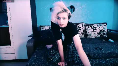 Snapshot of littlepinkcat chatting on July 9, 2026, 12:09 pm Felix online show from July 9, 2026, 12:09 pm