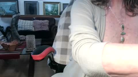 Miss D   Shows Mon Wed  Fri online show from October 15, 2025, 4:29 pm