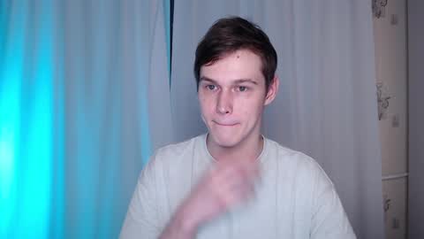 Snapshot of littlesadcabbage chatting on January 28, 2025, 1:39 am Sonnenschein online show from January 28, 2025, 1:39 am