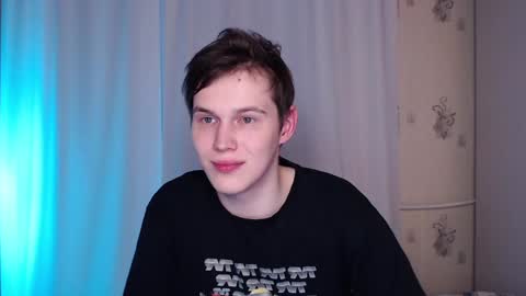 Snapshot of littlesadcabbage chatting on February 7, 2025, 8:20 pm Sonnenschein online show from February 7, 2025, 8:20 pm