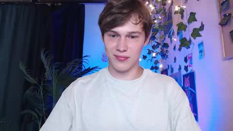 Snapshot of littlesadcabbage chatting on September 8, 2025, 7:35 pm Sonnenschein online show from September 8, 2025, 7:35 pm