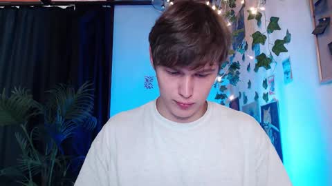 Snapshot of littlesadcabbage chatting on September 9, 2025, 12:26 pm Sonnenschein online show from September 9, 2025, 12:26 pm