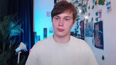 Snapshot of littlesadcabbage chatting on September 15, 2025, 10:32 pm Sonnenschein online show from September 15, 2025, 10:32 pm