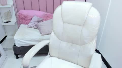  sofii  online show from September 25, 2025, 10:35 pm