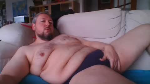 Snapshot of littlesubbear chatting on May 8, 2026, 11:04 am littlesubbear online show from May 8, 2026, 11:04 am