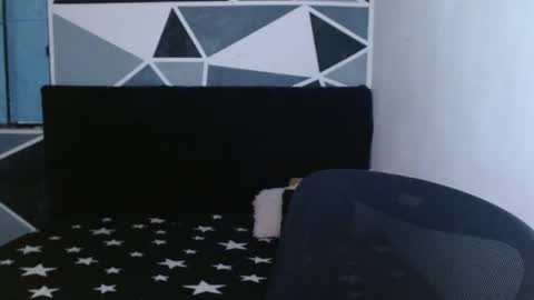 Snapshot of littlextrem chatting on January 4, 2025, 11:43 am Eros online show from January 4, 2025, 11:43 am