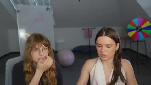 Snapshot of livehub054 chatting on June 4, 2026, 10:10 am Sheryl online show from June 4, 2026, 10:10 am