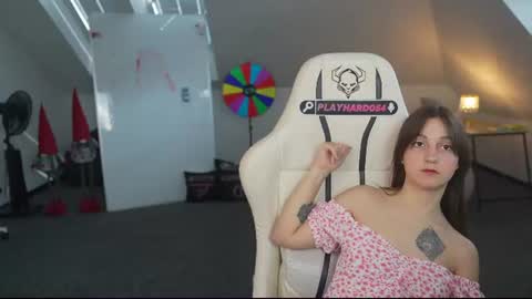 Snapshot of livehub054 chatting on July 1, 2026, 10:06 am Sheryl online show from July 1, 2026, 10:06 am