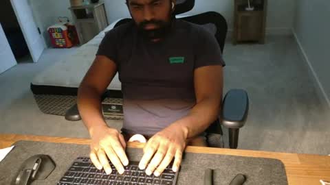 livetribber online show from June 14, 2026, 1:02 pm