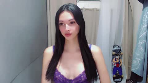 Snapshot of liviacum_ chatting on April 23, 2026, 2:19 pm Lvia online show from April 23, 2026, 2:19 pm