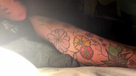 Snapshot of livinglife4me2 chatting on December 16, 2025, 12:32 pm LivinLife online show from December 16, 2025, 12:32 pm