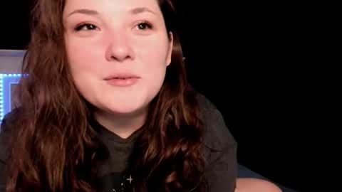 Snapshot of livinsubspace chatting on November 15, 2025, 1:25 am Liv online show from November 15, 2025, 1:25 am