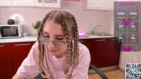 Snapshot of livyybosom chatting on November 20, 2025, 6:40 pm My name is Livy Nice to meet you Thumbs up please its important online show from November 20, 2025, 6:40 pm