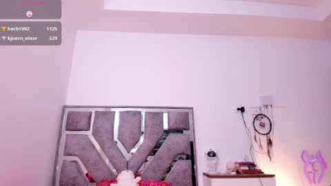 Vanessa online show from February 26, 2025, 6:00 pm