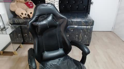 Snapshot of liz25_b chatting on January 26, 2025, 3:06 am Liz online show from January 26, 2025, 3:06 am