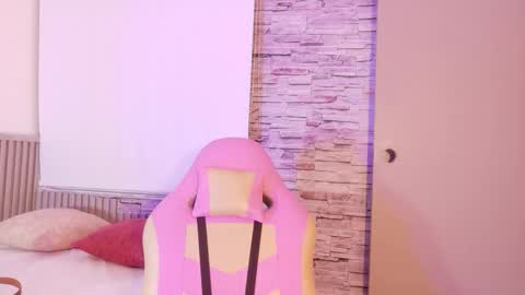 liz_monserrat online show from January 7, 2026, 7:27 pm