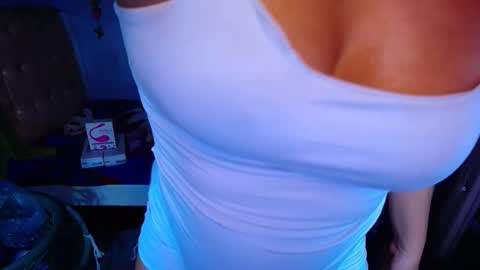 Snapshot of liz_tyler chatting on June 5, 2026, 10:48 pm Liz Tyler online show from June 5, 2026, 10:48 pm