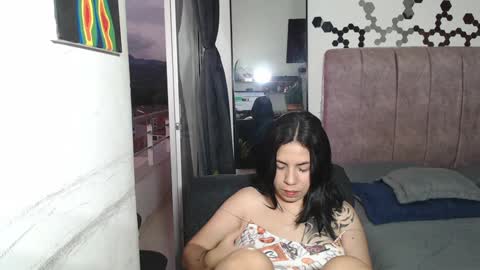 Snapshot of liza_thurner chatting on December 4, 2024, 10:41 pm Liza Thurner online show from December 4, 2024, 10:41 pm