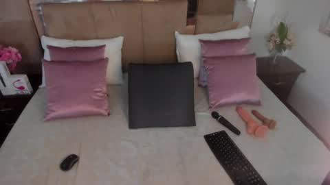 Liz  online show from April 30, 2026, 8:57 pm