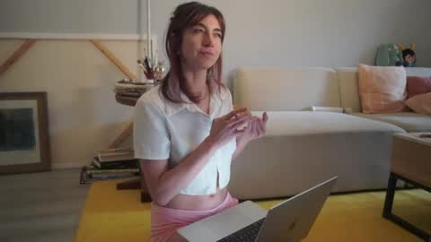 Liselle online show from June 3, 2026, 8:14 pm