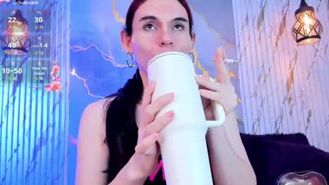 Lizeth  Tatiana Mahecha online show from April 26, 2026, 4:37 pm